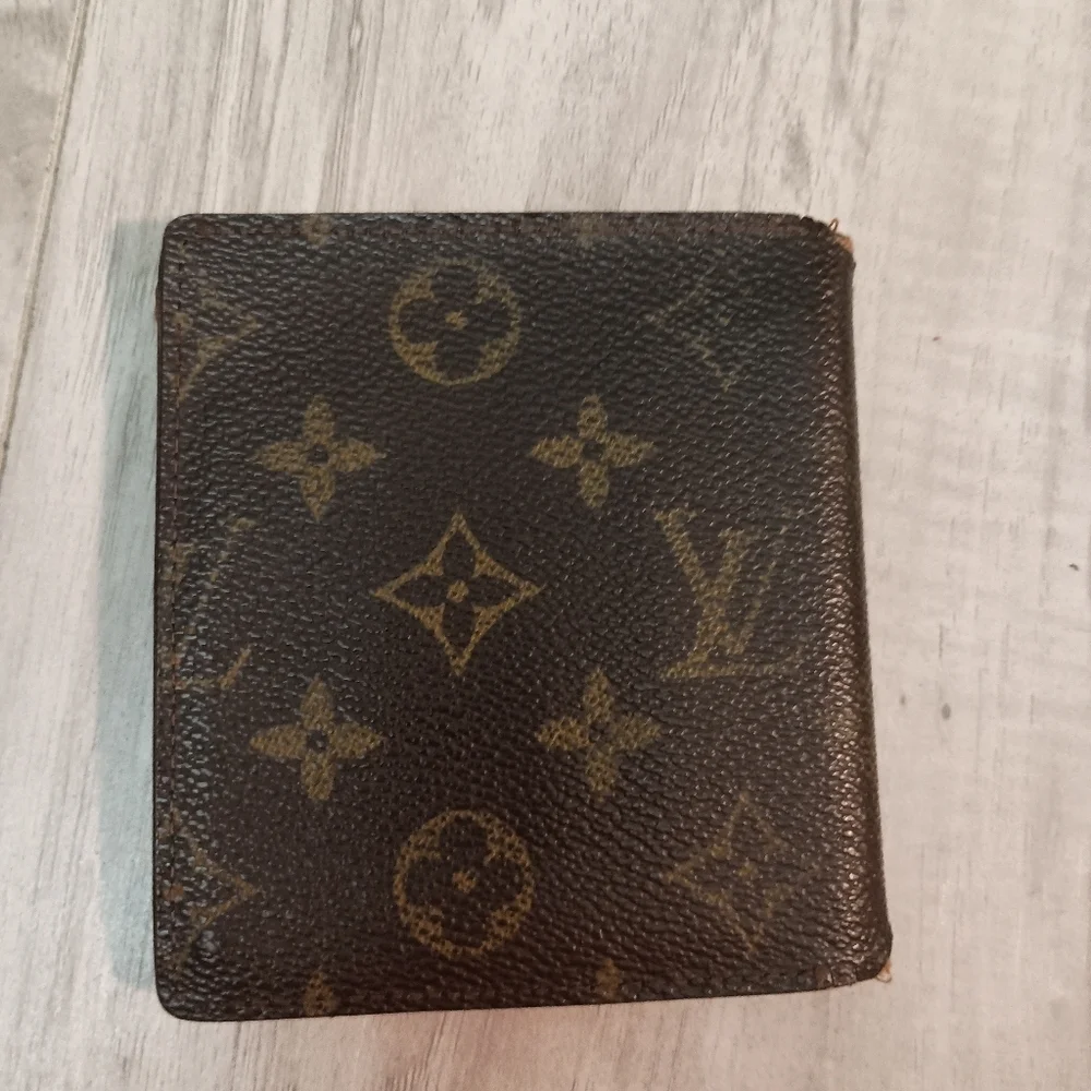Louis Vuitton Monogram Bi Fold Wallet  Authentic Unisex - Picture 2 of 8